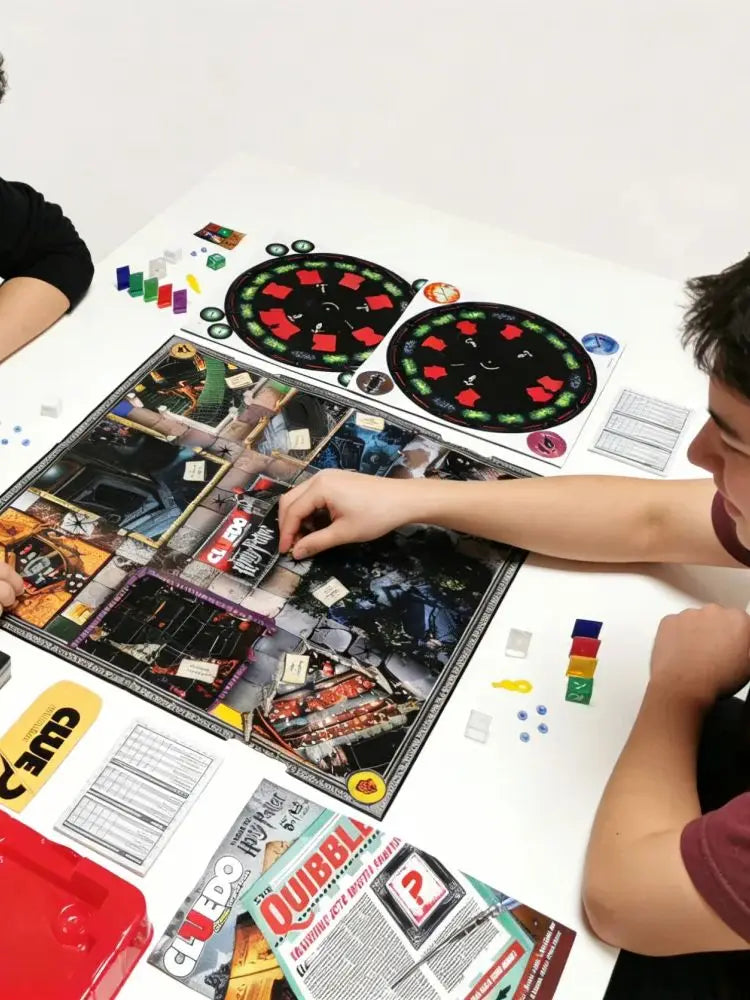 Cluedo x Harry Potter joint version of the mystery board game, suitable for group gatherings and entertainment.