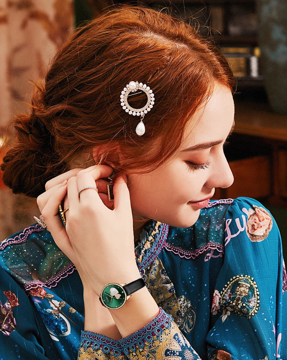 CURREN Watches Women Fashion Leather Quartz Wristwatch Charming Rhinestone Female Clock Zegarki Damskie
