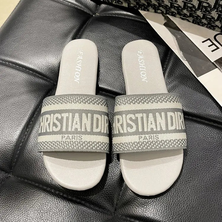 2026 New Casual Plus Size Flat Bottom Sandals Women's Hot Selling Vintage Outerwear Slippers Fashion Style Adult Footwear
