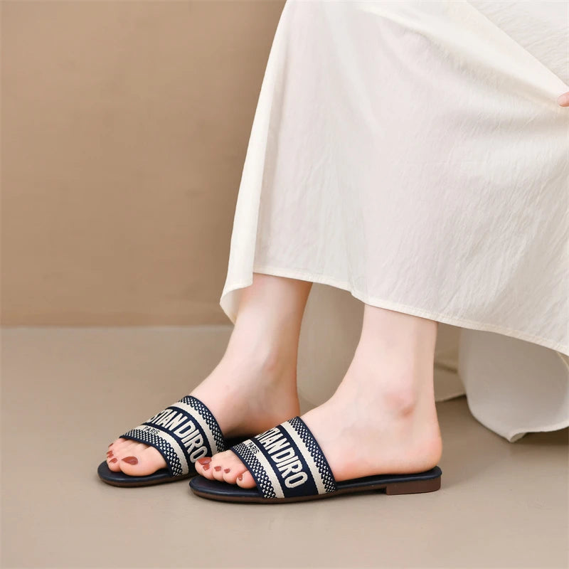 2026 New Casual Plus Size Flat Bottom Sandals Women's Hot Selling Vintage Outerwear Slippers Fashion Style Adult Footwear