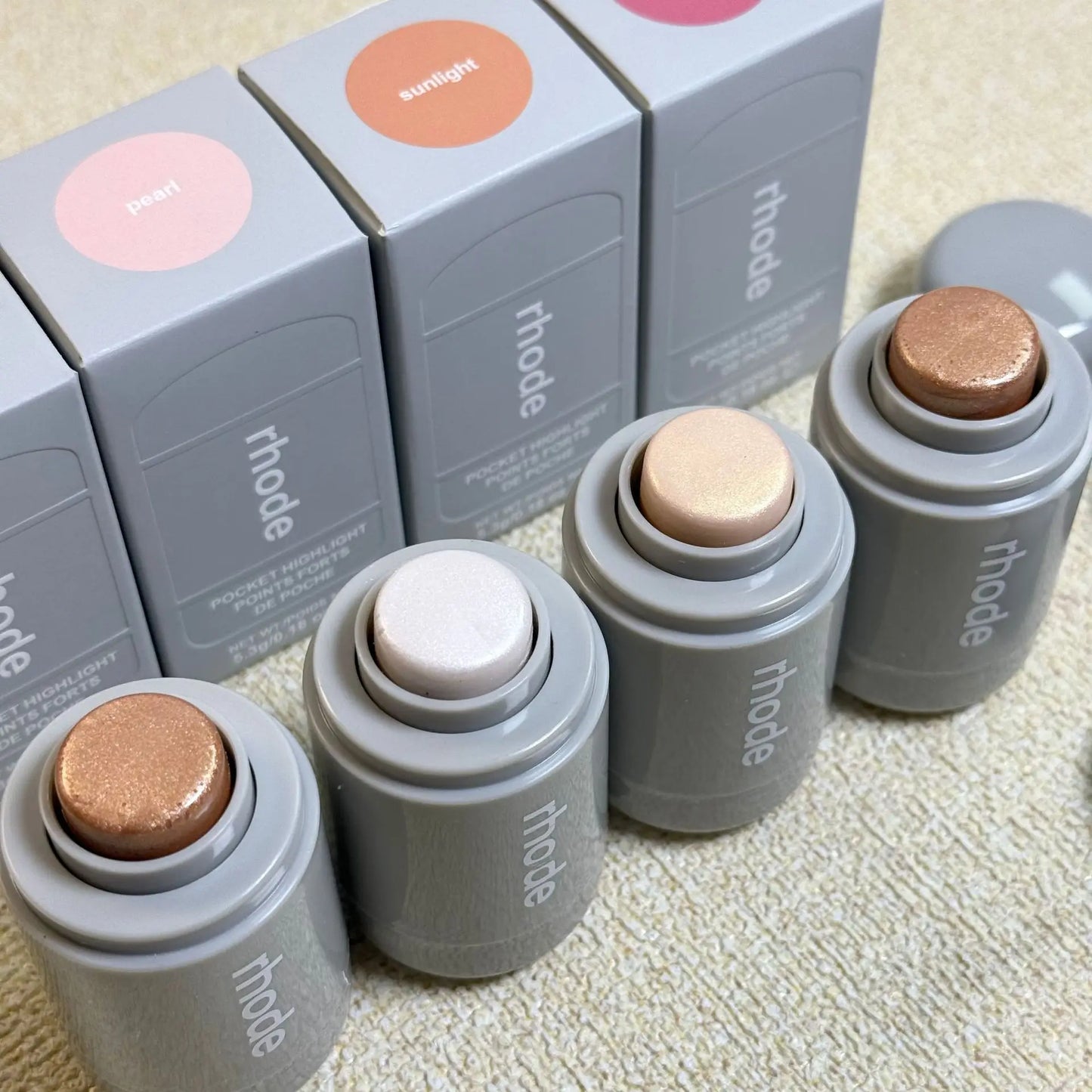 New Launched Rhode Highlight Stick Shiny Fine Glossy Cheekbones and Cheeks four Colors Brightening Bronzo Ssunlight Pearl Rose