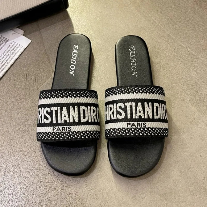 2026 New Casual Plus Size Flat Bottom Sandals Women's Hot Selling Vintage Outerwear Slippers Fashion Style Adult Footwear