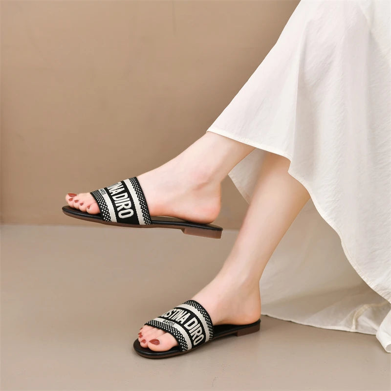 2026 New Casual Plus Size Flat Bottom Sandals Women's Hot Selling Vintage Outerwear Slippers Fashion Style Adult Footwear