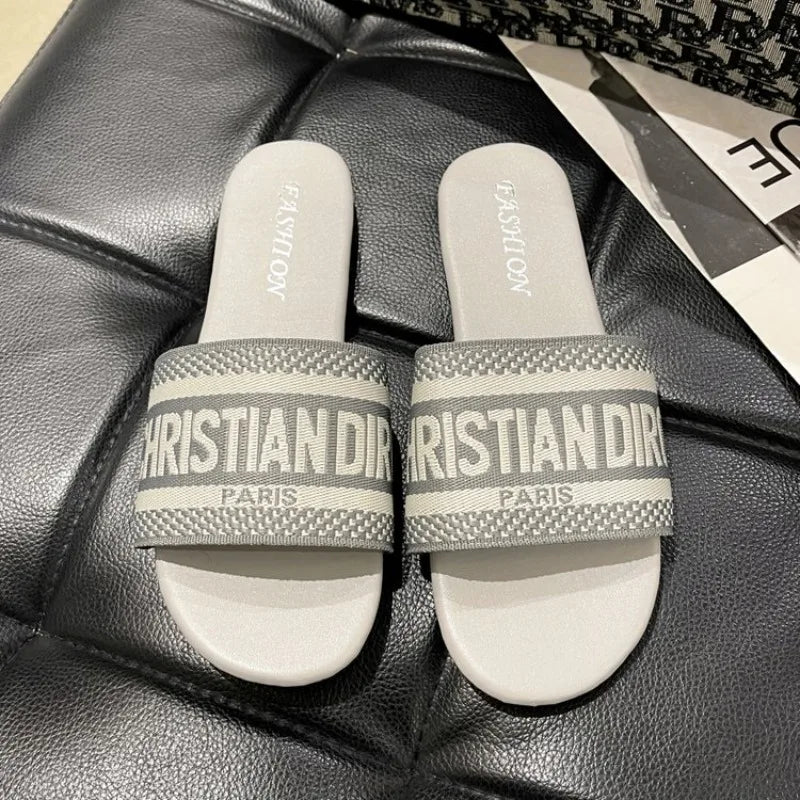 2026 New Casual Plus Size Flat Bottom Sandals Women's Hot Selling Vintage Outerwear Slippers Fashion Style Adult Footwear