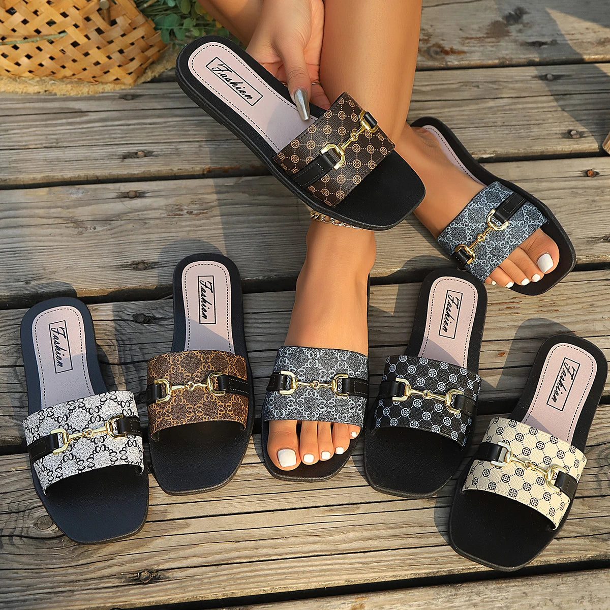 Spring and Summer New Style Slip-On Sandals for Women, Fashionable Casual Style, Roman Style, Slip-On Sandals for Going Out, Comfortable Beige and Brown Flat Sandals, French High-End Sandals, Women's Beach Shoes, New Fairy St