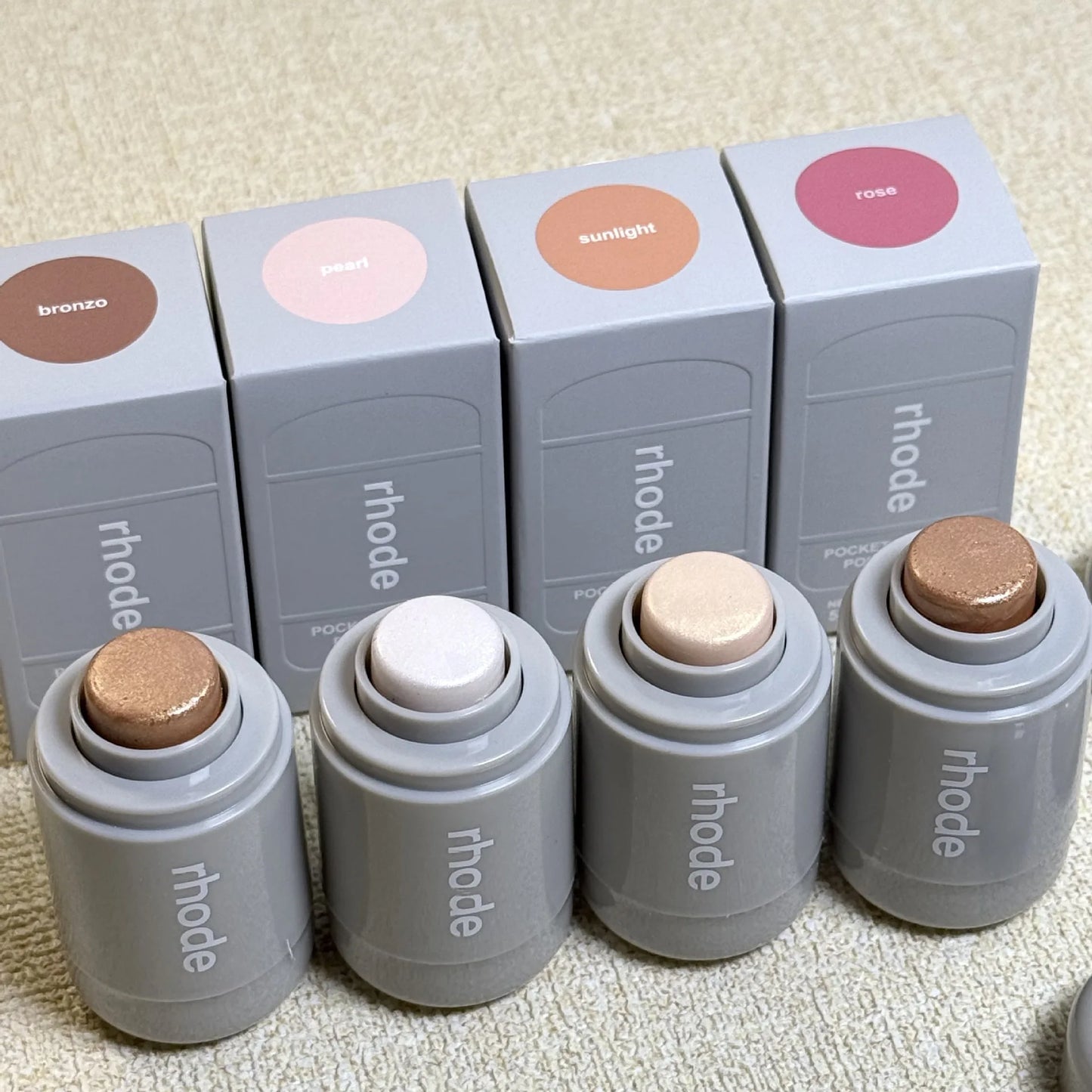 New Launched Rhode Highlight Stick Shiny Fine Glossy Cheekbones and Cheeks four Colors Brightening Bronzo Ssunlight Pearl Rose