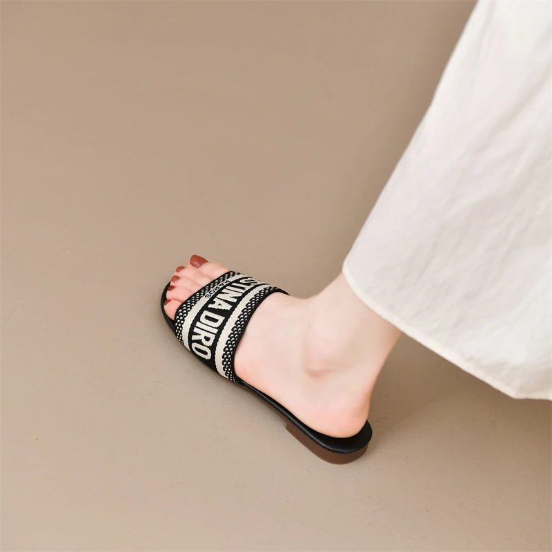 2026 New Casual Plus Size Flat Bottom Sandals Women's Hot Selling Vintage Outerwear Slippers Fashion Style Adult Footwear