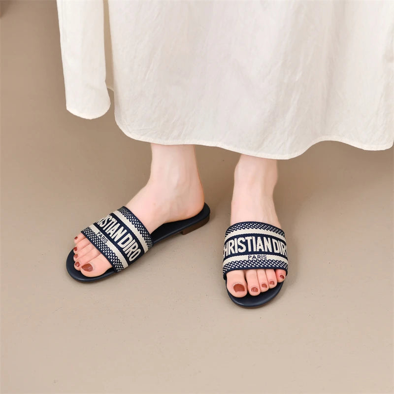 2026 New Casual Plus Size Flat Bottom Sandals Women's Hot Selling Vintage Outerwear Slippers Fashion Style Adult Footwear