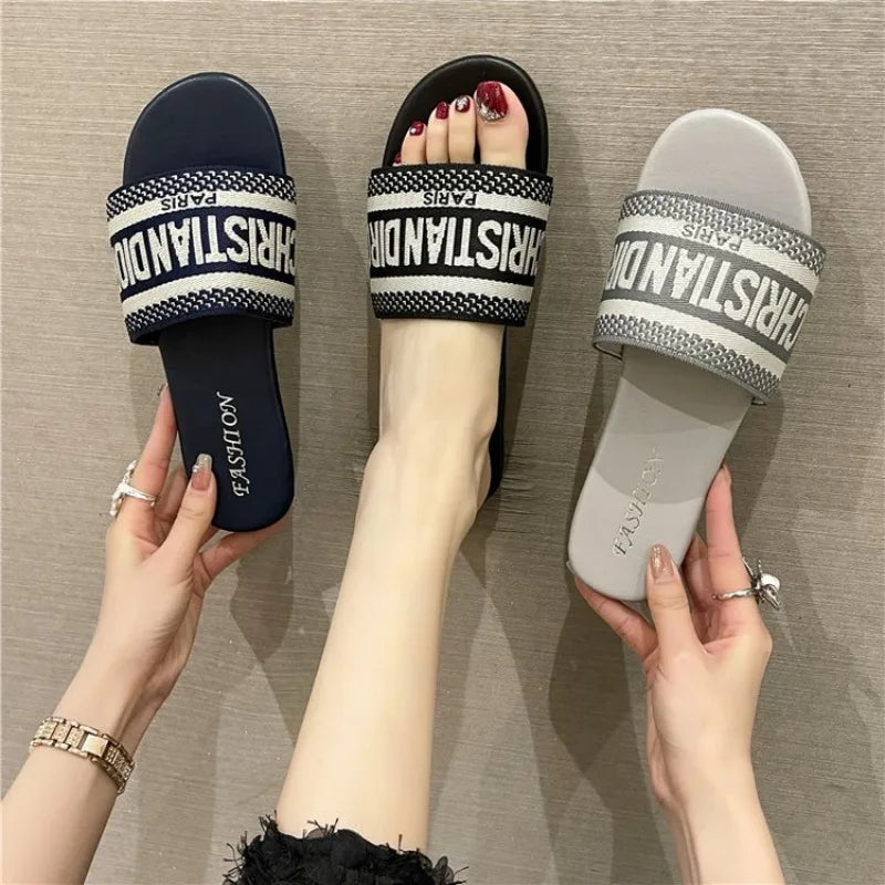 2026 New Casual Plus Size Flat Bottom Sandals Women's Hot Selling Vintage Outerwear Slippers Fashion Style Adult Footwear
