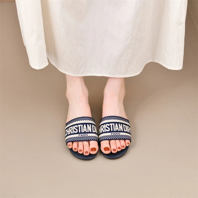 2026 New Casual Plus Size Flat Bottom Sandals Women's Hot Selling Vintage Outerwear Slippers Fashion Style Adult Footwear