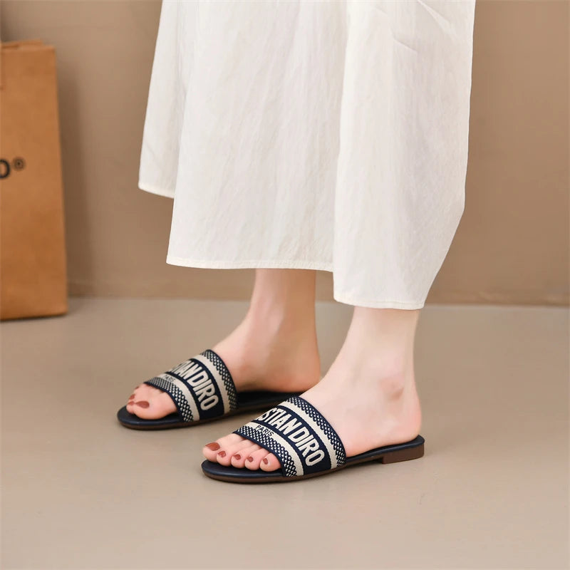 2026 New Casual Plus Size Flat Bottom Sandals Women's Hot Selling Vintage Outerwear Slippers Fashion Style Adult Footwear