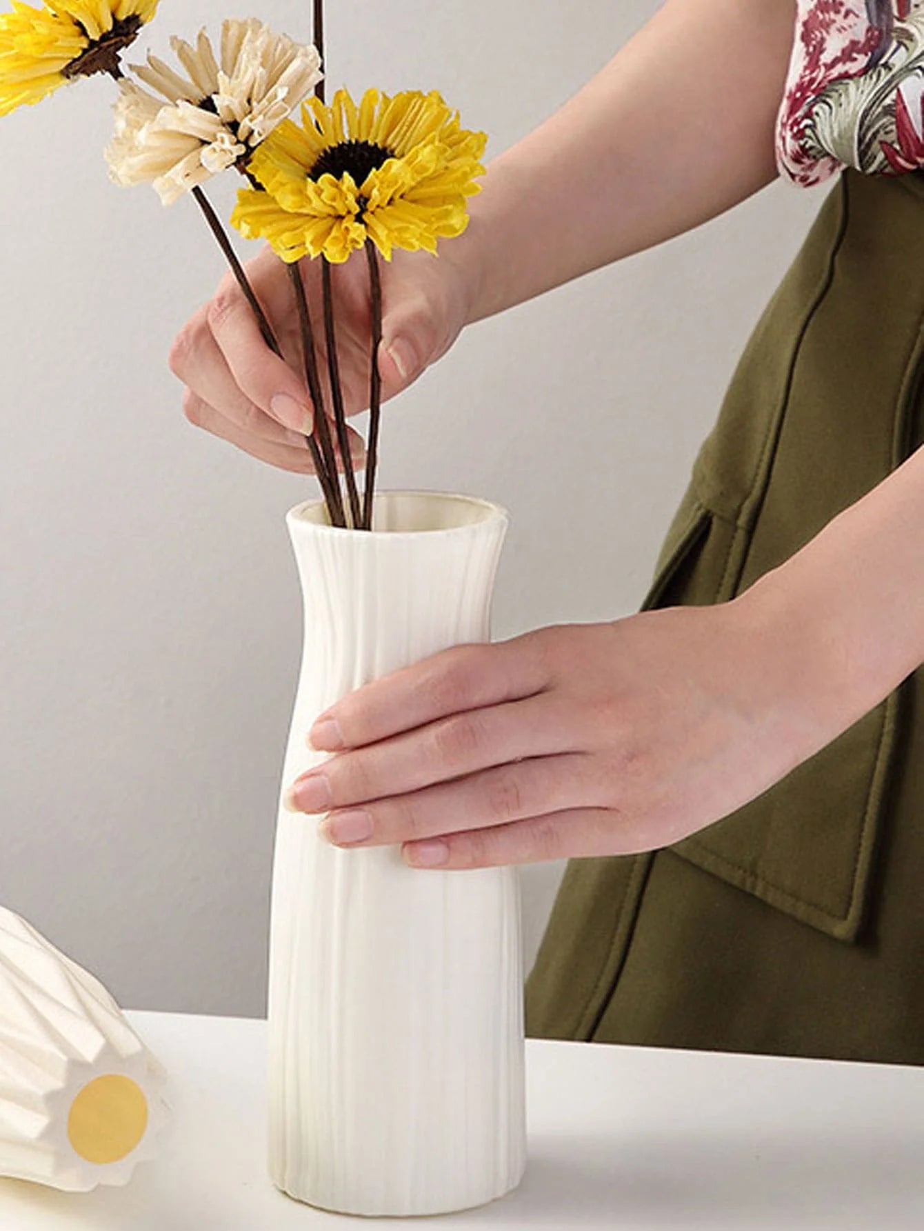 Home ins wind plastic vase living room fall-resistant simulation vase decoration Creative simple vase A model one