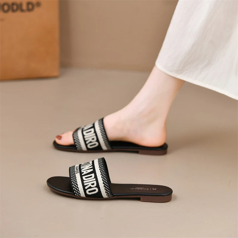 2026 New Casual Plus Size Flat Bottom Sandals Women's Hot Selling Vintage Outerwear Slippers Fashion Style Adult Footwear
