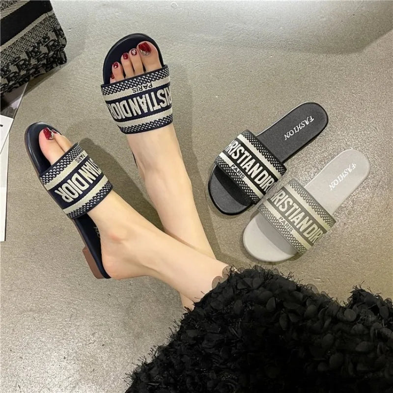 2026 New Casual Plus Size Flat Bottom Sandals Women's Hot Selling Vintage Outerwear Slippers Fashion Style Adult Footwear