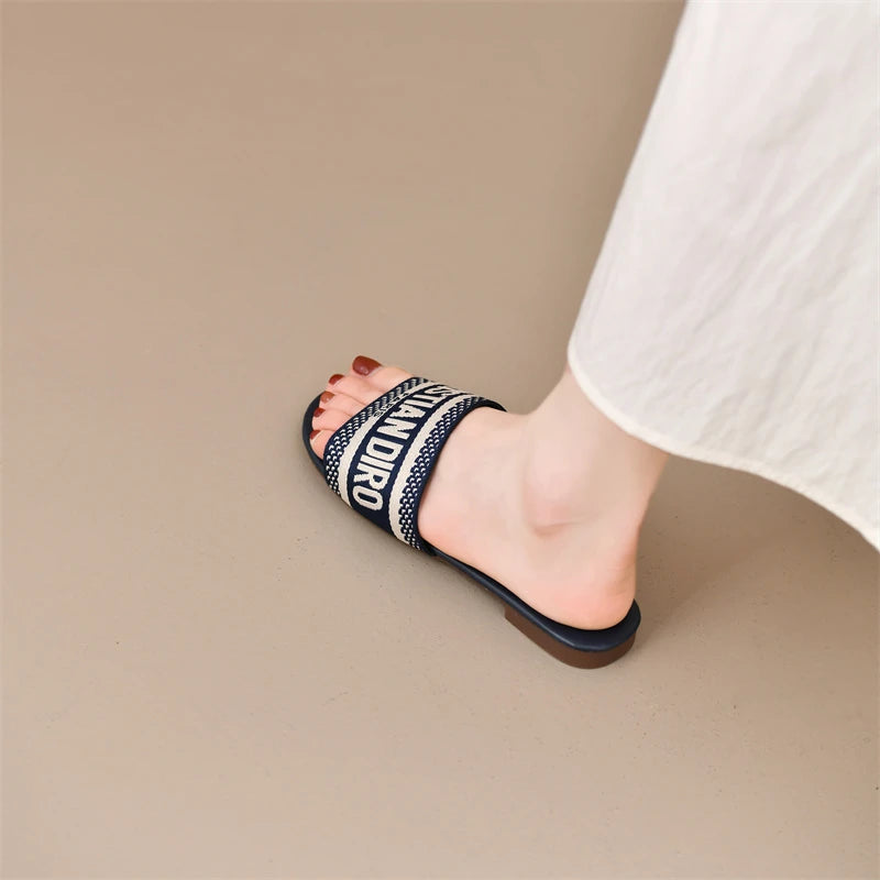 2026 New Casual Plus Size Flat Bottom Sandals Women's Hot Selling Vintage Outerwear Slippers Fashion Style Adult Footwear