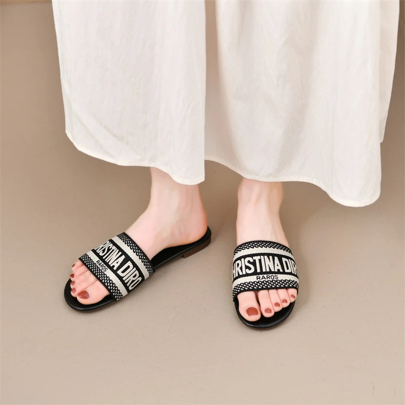 2026 New Casual Plus Size Flat Bottom Sandals Women's Hot Selling Vintage Outerwear Slippers Fashion Style Adult Footwear