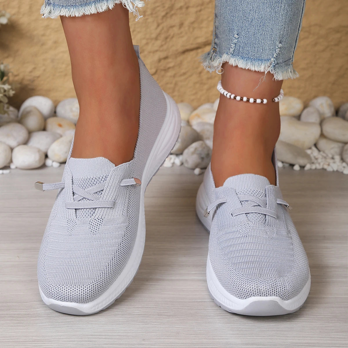 2026 Spring/Summer New Style Mesh Shoes, casual and fashionable, with soft sole and lightweight design, suitable for women.