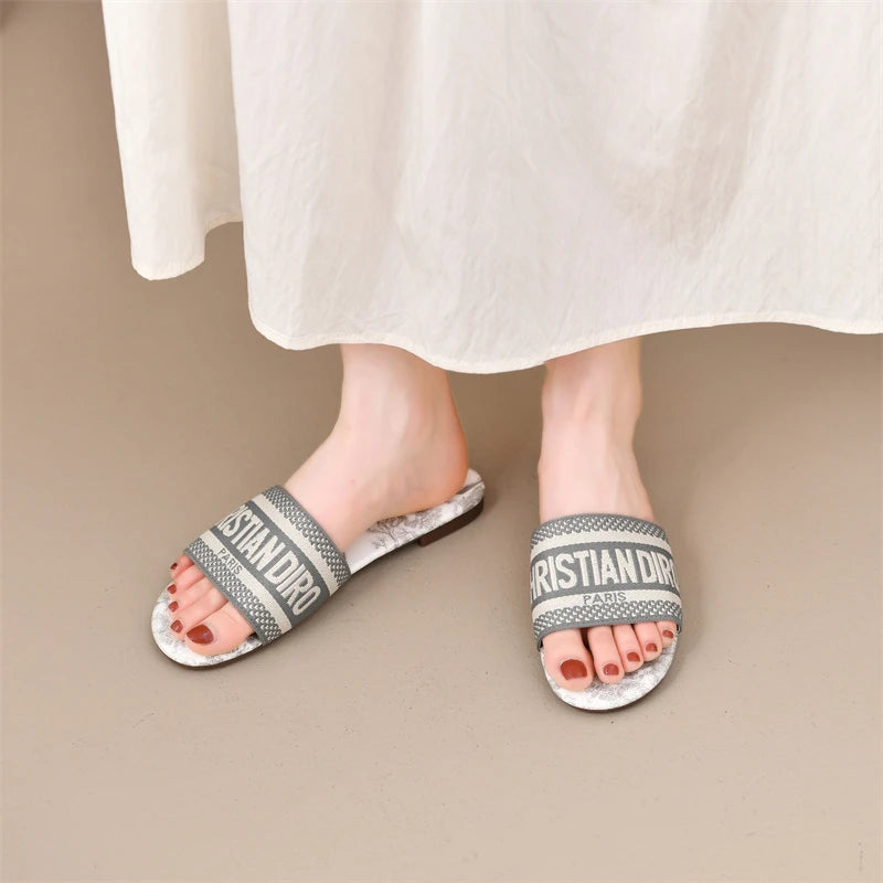 2026 New Casual Plus Size Flat Bottom Sandals Women's Hot Selling Vintage Outerwear Slippers Fashion Style Adult Footwear