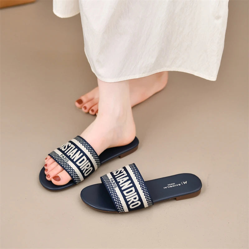 2026 New Casual Plus Size Flat Bottom Sandals Women's Hot Selling Vintage Outerwear Slippers Fashion Style Adult Footwear