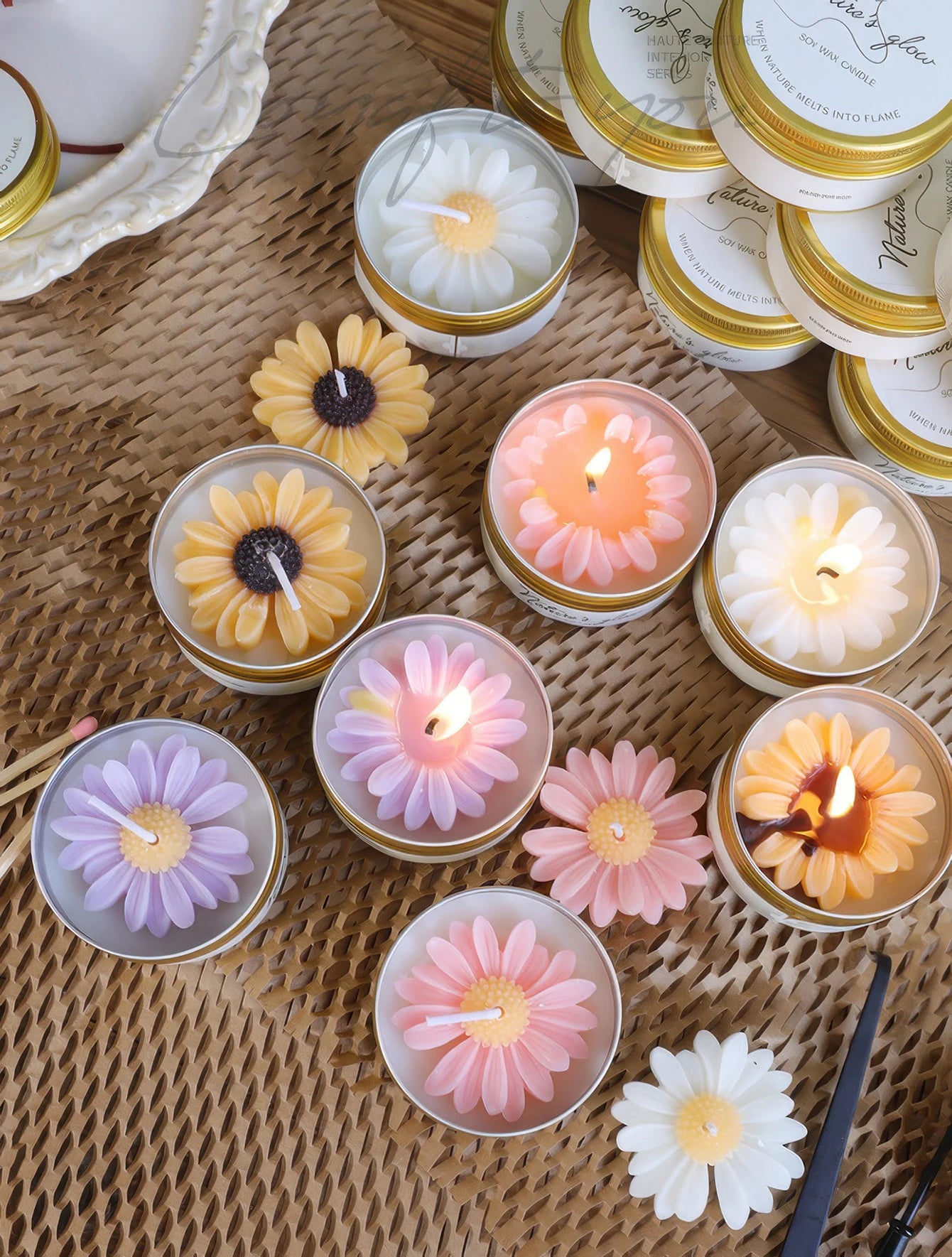 Chamomile Scented Candle Tin, Handmade Soy Wax Flower Candle, Smokeless Aroma Candle for Bedroom Decor, Romantic Gift for Women