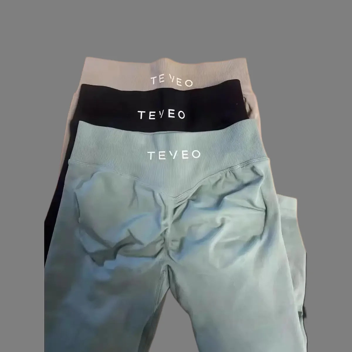 TEVEO Women's Mid-Waist Yoga Leggings with Peach-Butt Design, Feel-Like and Tight Fit, Suitable for Gym Workouts and Exercise.