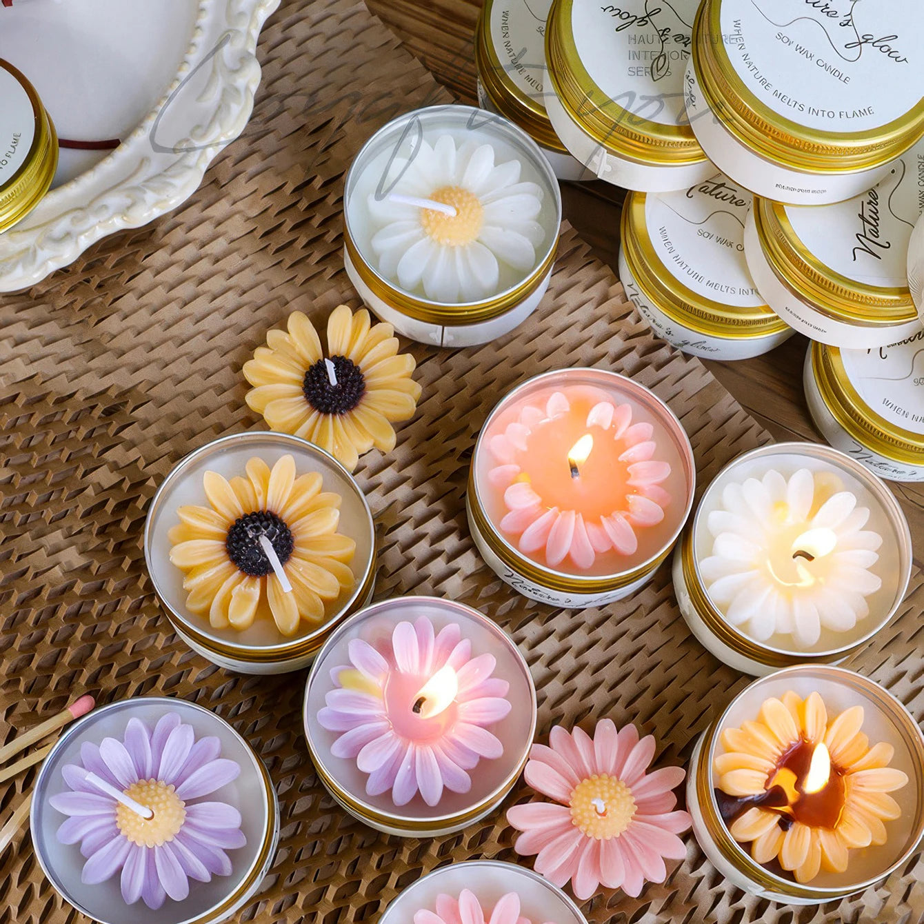 Chamomile Scented Candle Tin, Handmade Soy Wax Flower Candle, Smokeless Aroma Candle for Bedroom Decor, Romantic Gift for Women