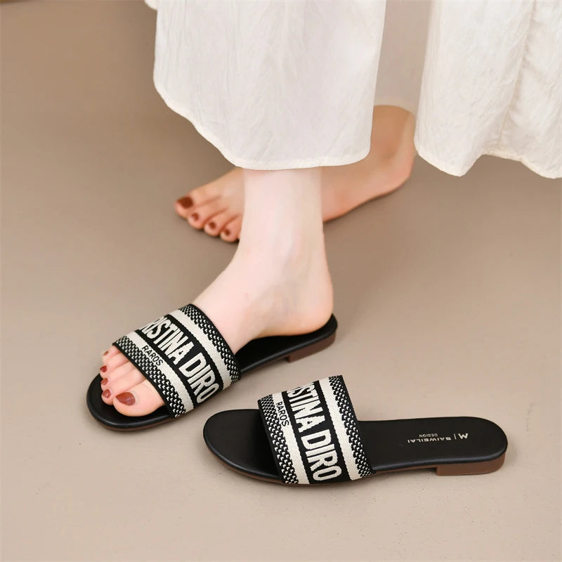2026 New Casual Plus Size Flat Bottom Sandals Women's Hot Selling Vintage Outerwear Slippers Fashion Style Adult Footwear