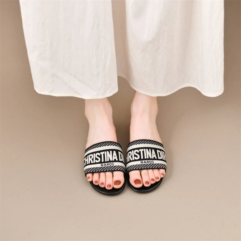2026 New Casual Plus Size Flat Bottom Sandals Women's Hot Selling Vintage Outerwear Slippers Fashion Style Adult Footwear