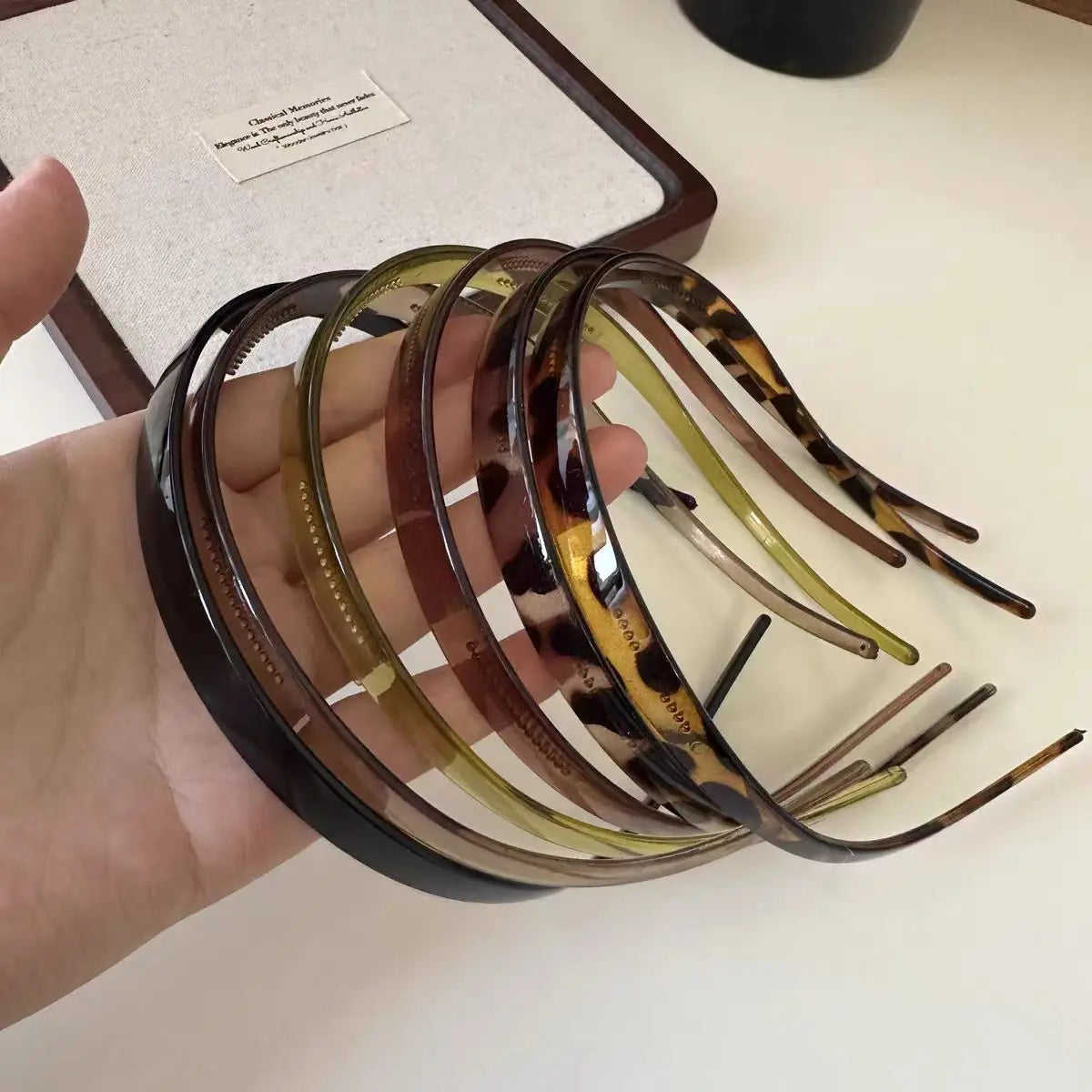 New Trendy Sunglasses Frame Shape Acrylic Hairbands For Women Toothed Headband Anti-slip Hair Hoop Fashion Hair Accessories
