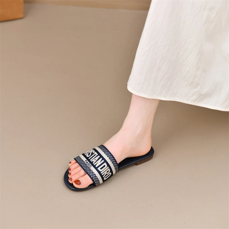 2026 New Casual Plus Size Flat Bottom Sandals Women's Hot Selling Vintage Outerwear Slippers Fashion Style Adult Footwear