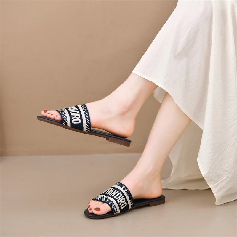 2026 New Casual Plus Size Flat Bottom Sandals Women's Hot Selling Vintage Outerwear Slippers Fashion Style Adult Footwear