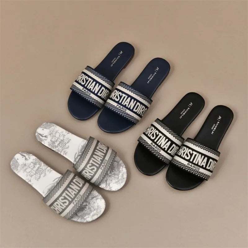 2026 New Casual Plus Size Flat Bottom Sandals Women's Hot Selling Vintage Outerwear Slippers Fashion Style Adult Footwear