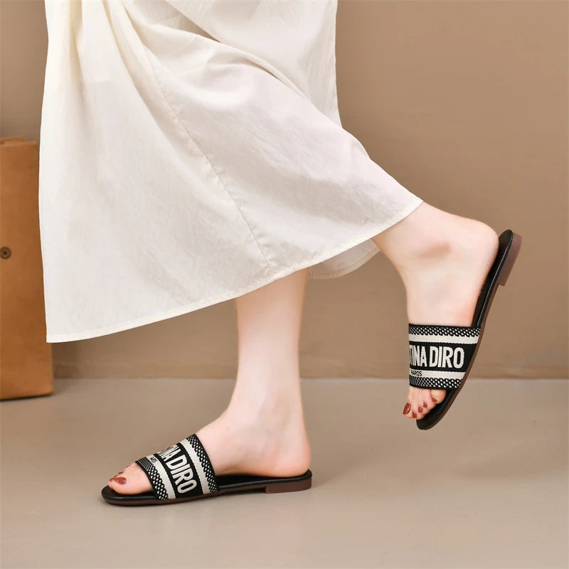 2026 New Casual Plus Size Flat Bottom Sandals Women's Hot Selling Vintage Outerwear Slippers Fashion Style Adult Footwear