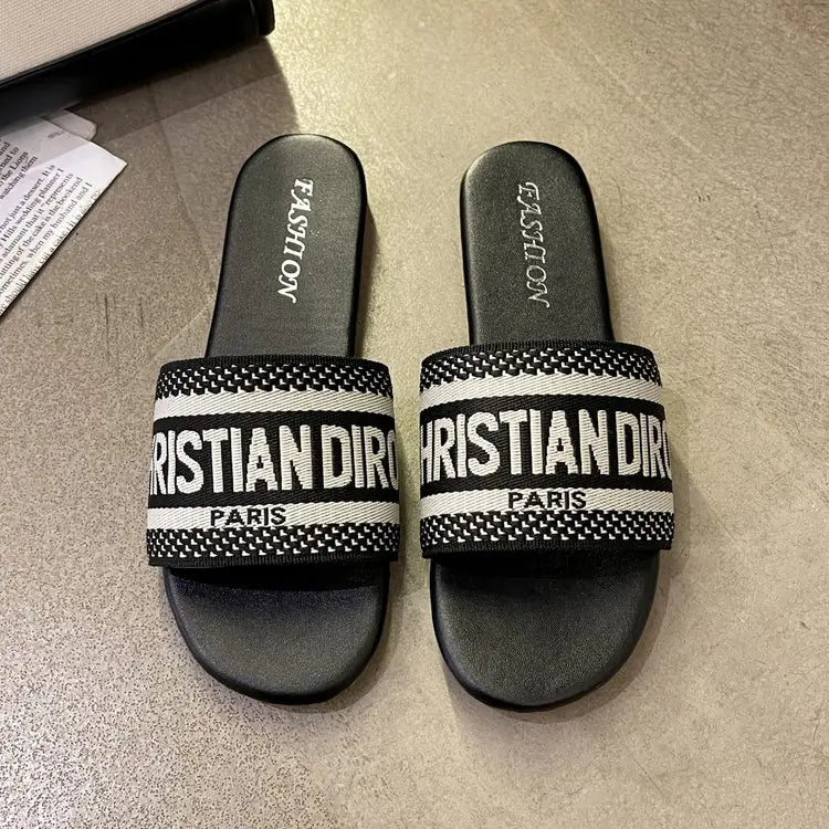 2026 New Casual Plus Size Flat Bottom Sandals Women's Hot Selling Vintage Outerwear Slippers Fashion Style Adult Footwear