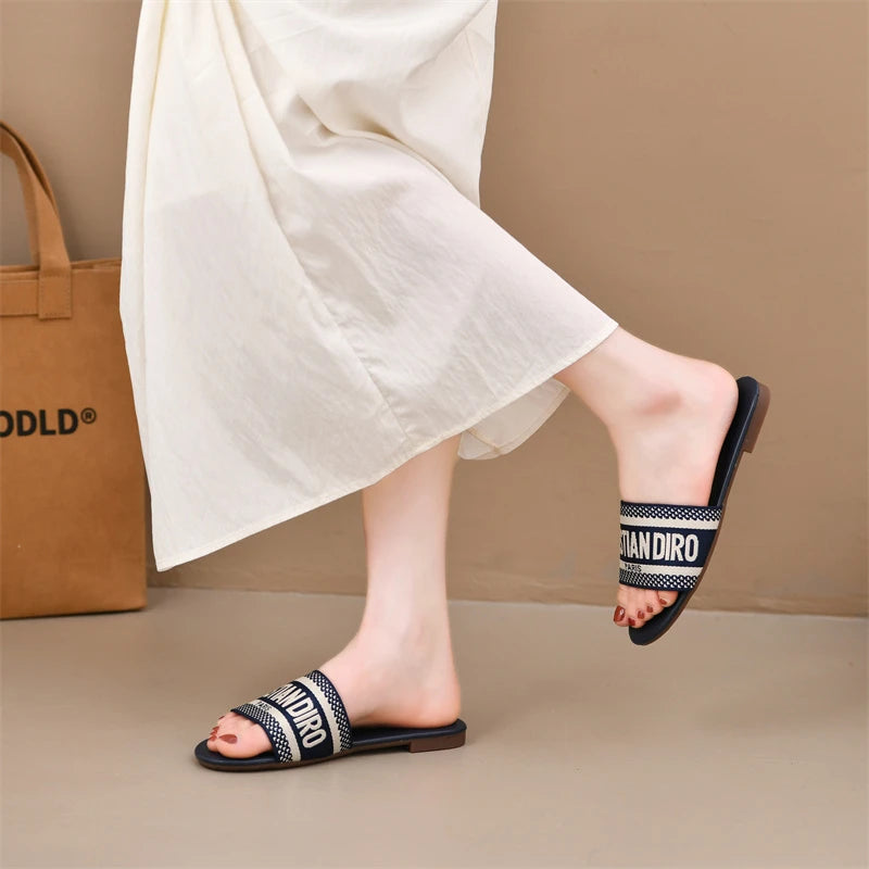 2026 New Casual Plus Size Flat Bottom Sandals Women's Hot Selling Vintage Outerwear Slippers Fashion Style Adult Footwear